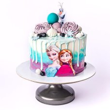 36. Torta Frozen so stekancami a snehovými pusinkami