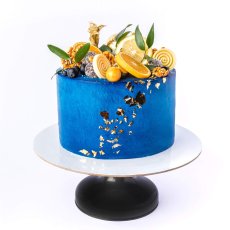 23. Torta s modrým nástrekom a oranžovým ovocím