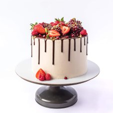 2. Torta s červeným ovocím a čoko-stekancami