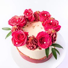 4. Dvojfarebná torta s kvetmi