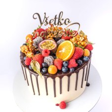 20. Narodeninová torta s ovocím, čoko-stekancami a ozdobným nápisom