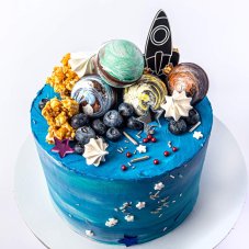 17. Vesmírna torta s modrým melírom, ovocím a snehovými pusinkami