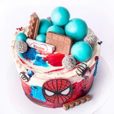 39. Torta Spiderman s čokoládovými guličkami