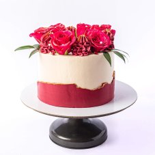 4. Dvojfarebná torta s kvetmi