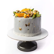 25. Torta s glazúrou, kokosom a ovocím
