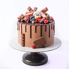 8. Torta s Kinder čokoládou, ovocím a čoko-stekancami