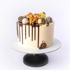 21. Pánska torta s čoko-stekancami a tmavým ovocím