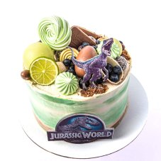 15. Farebná torta Dinosaurus so snehovými pusinkami a čokoládovými guličkami