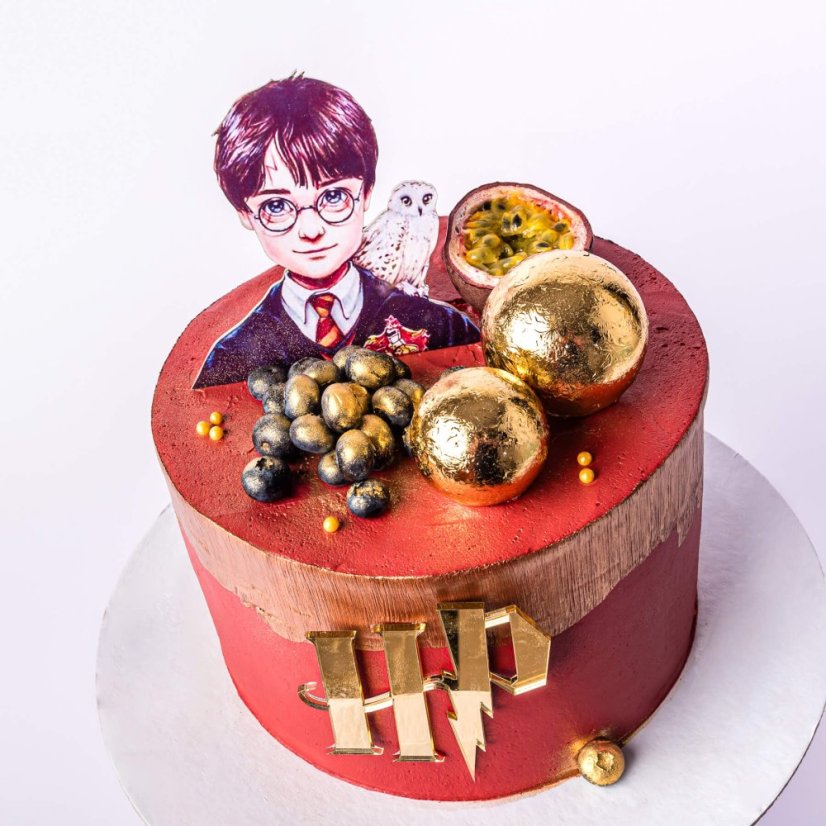37. Torta Harry Potter s ovocím a čokoládovými guličkami