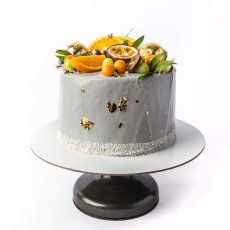 25. Torta s glazúrou, kokosom a ovocím