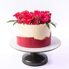 4. Dvojfarebná torta s kvetmi