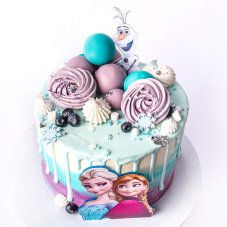 36. Torta Frozen so stekancami a snehovými pusinkami