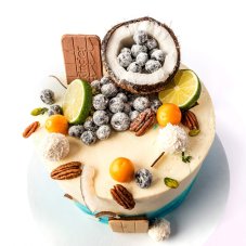 28. Dvojfarebná torta s modrým melírom, kokosom a ovocím
