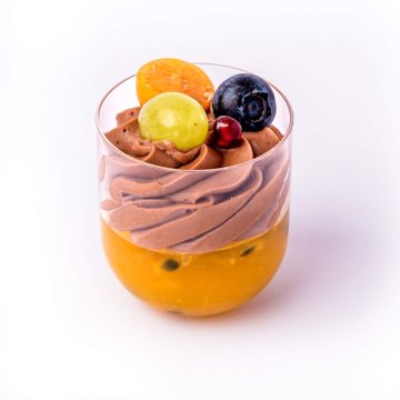 Čokoládový mousse s pomarančovo-marakujovým želé