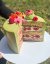 41. Pistáciová torta plnená a zdobená čerstvým ovocím - Vyberte si veľkosť: 10 porcií