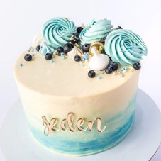 19. Torta s melírom, ozdobným nápisom a snehovými pusinkami