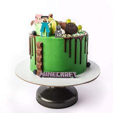 32. Torta Minecraft s čoko-stekancami a ovocím